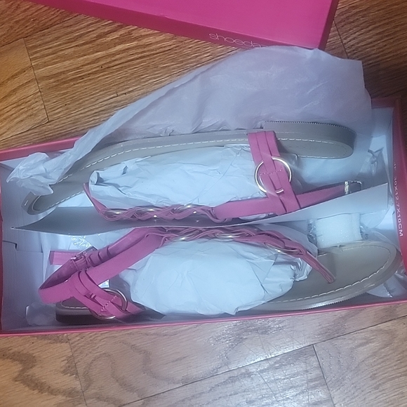 Shoedazzle fuchsia flat sandals size 8 - Picture 6 of 7